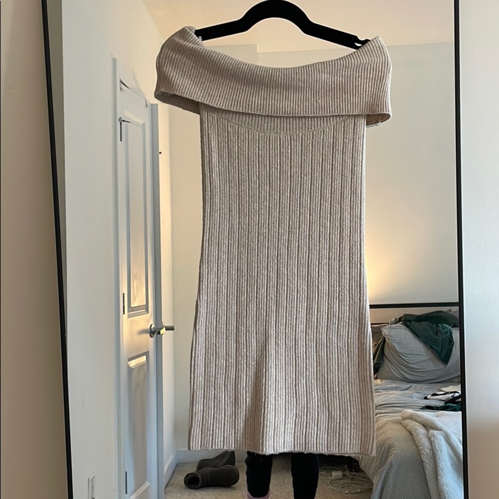 BB Dakota off the shoulder sweater vest